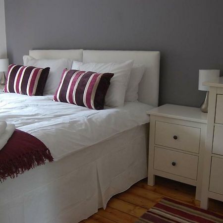 Home From Home At Number 2 Edinburgh Bagian luar foto