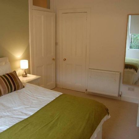 Home From Home At Number 2 Edinburgh Bagian luar foto
