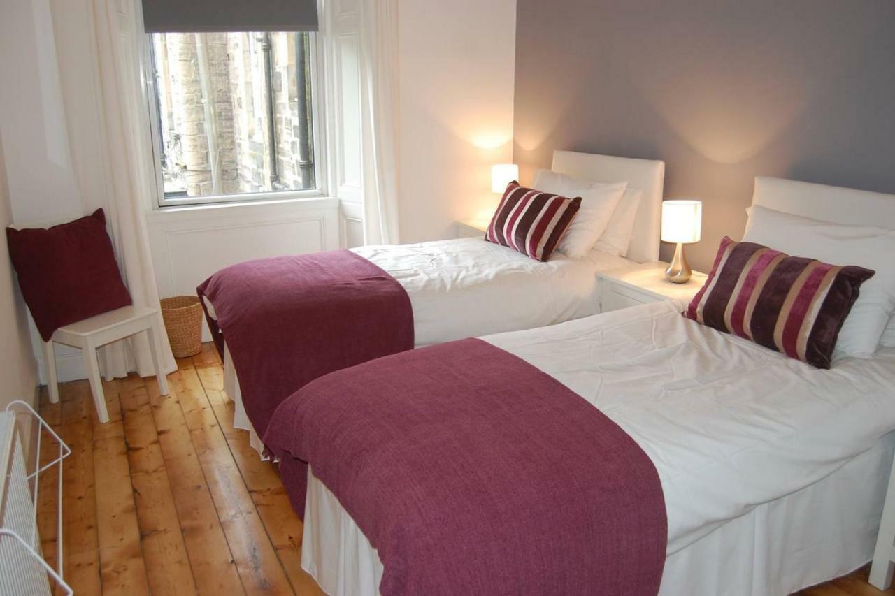 Home From Home At Number 2 Edinburgh Bagian luar foto