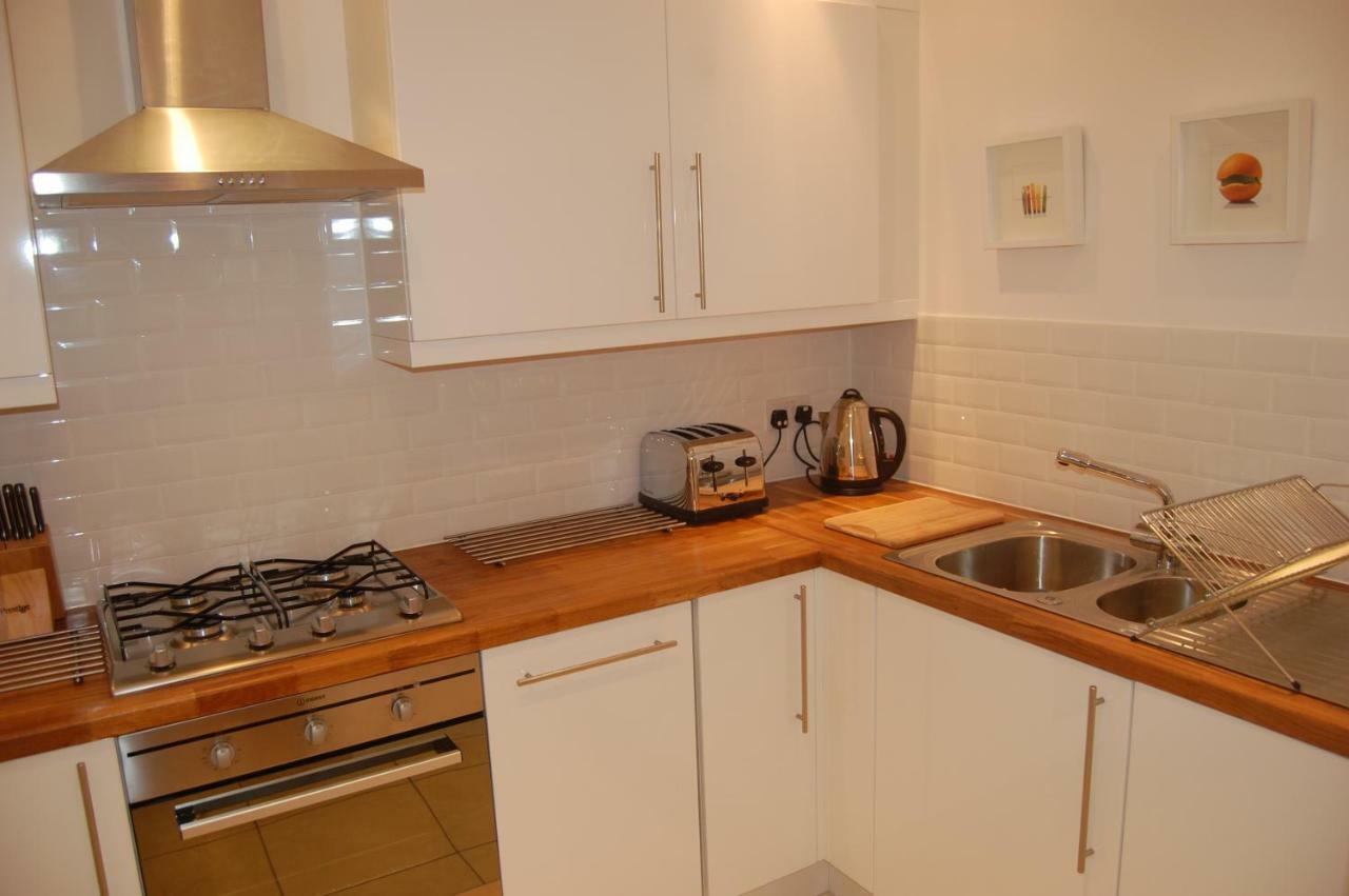 Home From Home At Number 2 Edinburgh Bagian luar foto