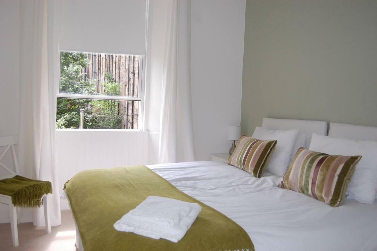 Home From Home At Number 2 Edinburgh Bagian luar foto